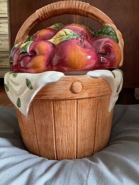 Vintage Cooks Club Apple Basket Cookie Jar